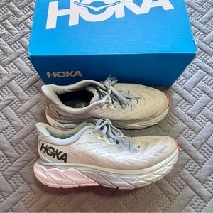 Women’s HOKA Arahi 6 Running Shoes 6.5